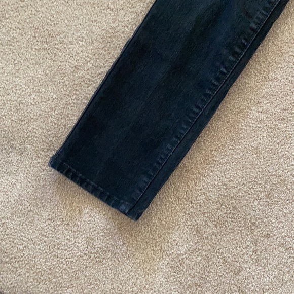 Levi’s Skinny Leg Jeans in Black - Picture 2 of 9